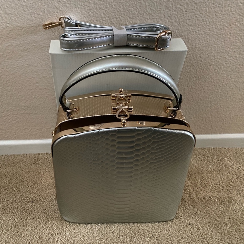 Silver Snakeskin Pattern Handbag With Detachable Shoulder Strap